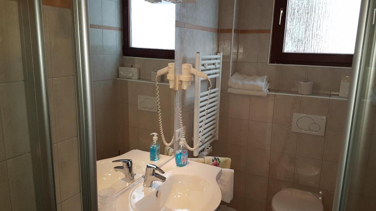 Landgasthof "Zur Linde" Irmelshausen Kültér fotó