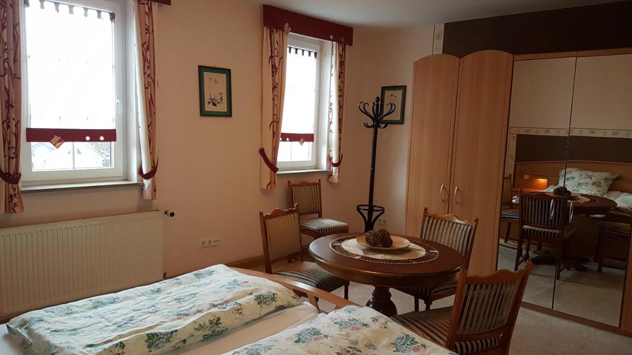 Landgasthof "Zur Linde" Irmelshausen Kültér fotó